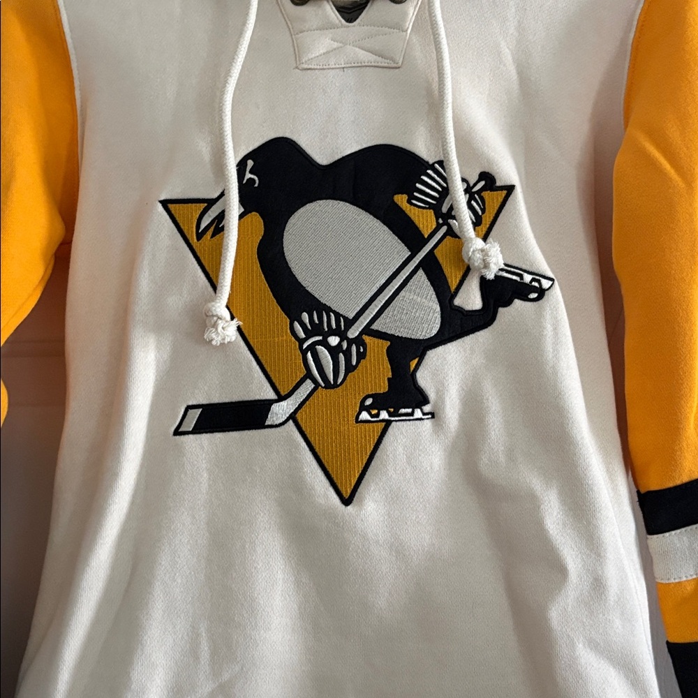 Brand new with tags Vintage Hockey Women’s Pittsburgh Penguins Sweatshirt - Picture 2 of 5